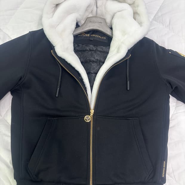 무스너클 버니스웨터 M사이즈 새상품