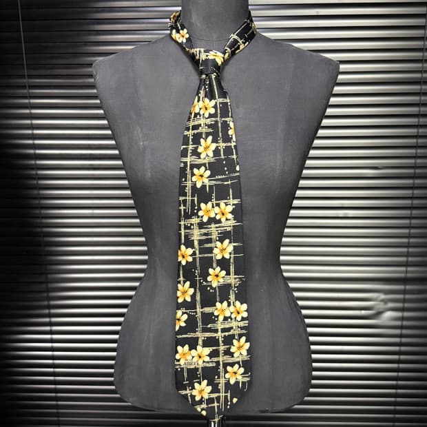 다니엘에스떼 플라워 블랙 노랑색 옐로우 골드 베이지 실크 넥타이 프랑스