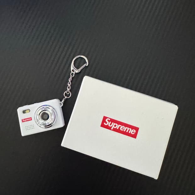 슈프림 카메라 키링