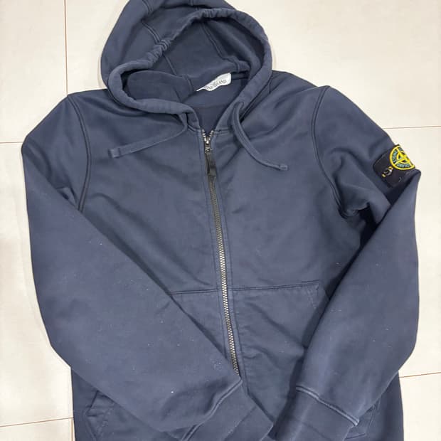 스톤아일랜드 네이비 후드집업 s사이즈