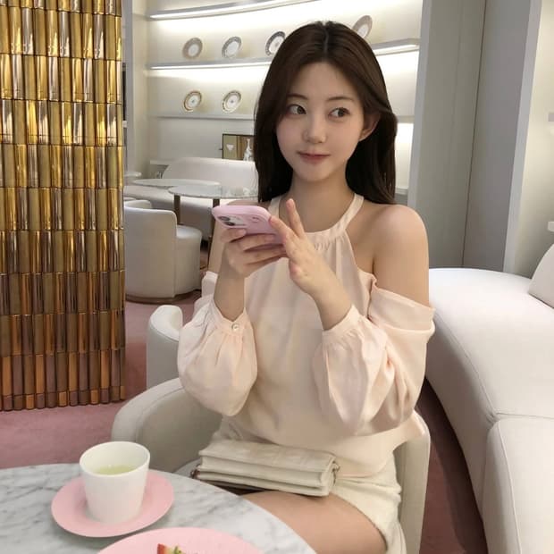 제니오 스완 홀터 블라우스 피치핑크