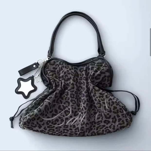 새상품 배드블루 레오파드 딤섬백 badblue