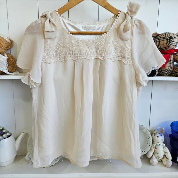 레이스 리본 블라우스