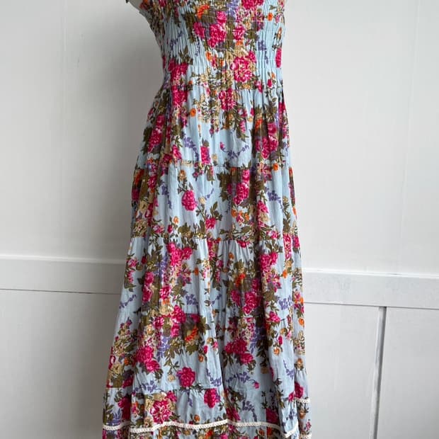 DO WELL 플로럴 스모크 티어드 롱 원피스