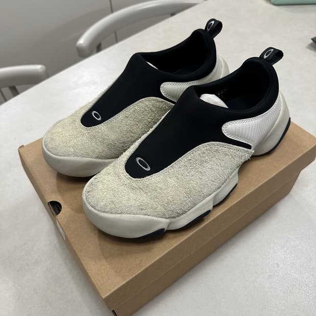 오클리 브레인 데드 플래시 밀크 블랙 275