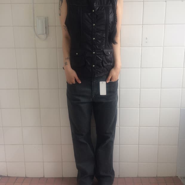 Line detail vest