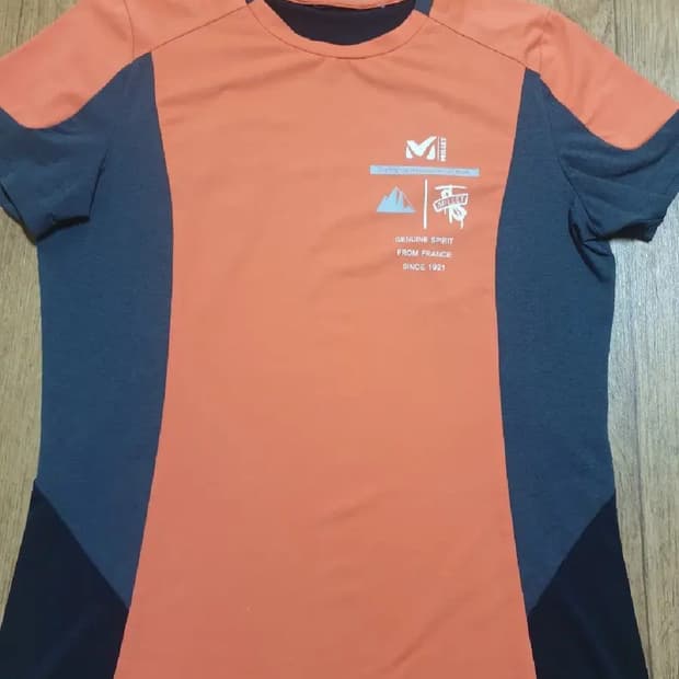 밀레 아웃도어 반팔티 90 사이즈입니다