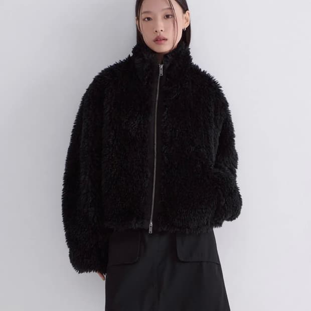 무신사 스탠다드 우먼즈 신세틱 플러피 퍼 집업 재킷 블랙 m