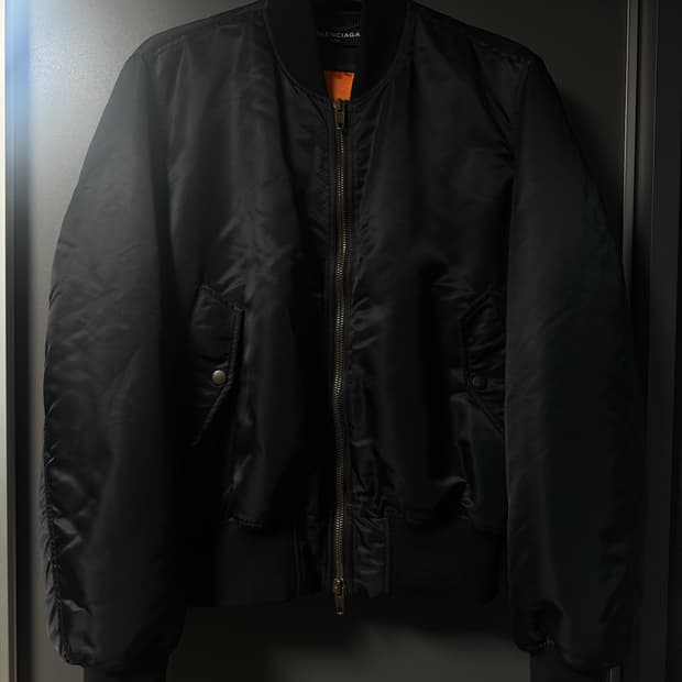 발렌시아가 17s/s 클래식 MA-1 봄버 자켓 블랙 (48)