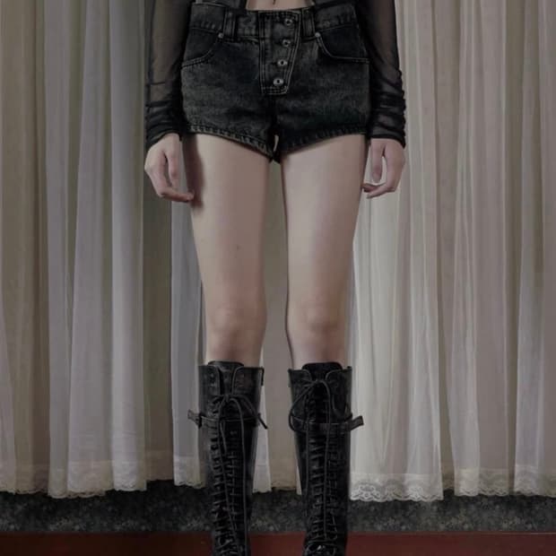 보헤미안서울 버튼 플라이 데님 쇼츠 딥카키