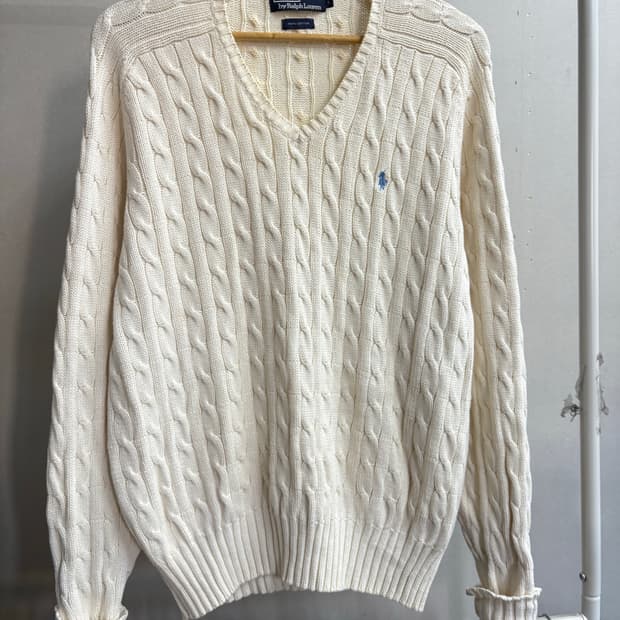 폴로 꽈배기 브이넥 니트