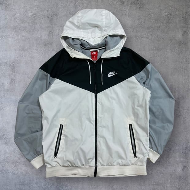 나이키 퓨추라 스몰 로고 믹스 컬러 바람막이