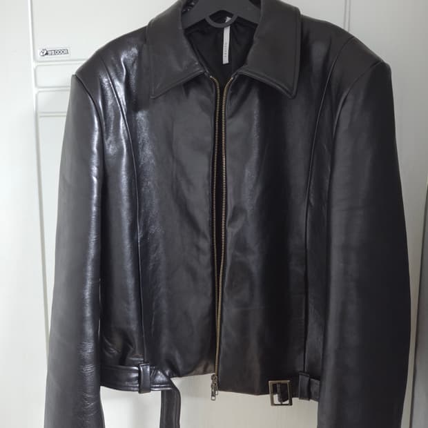 52)노이어 x KKST 램스킨 벨티트 크롭 가죽자켓