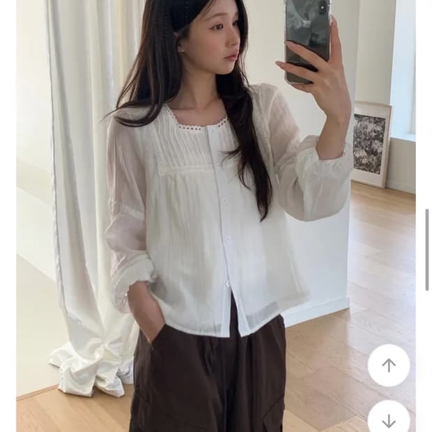 니어웨어 하겐 레이스 핀턱 블라우스