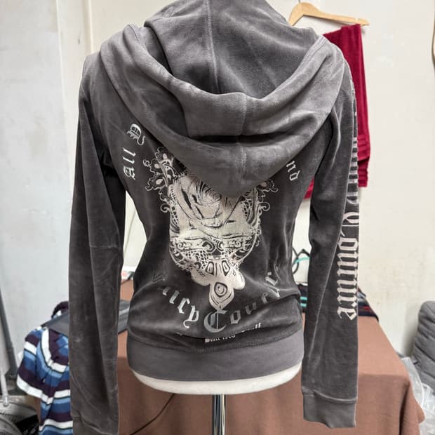 쥬시꾸뛰르 백로고,암 스펠아웃 딱붙 벨벳 후드집업