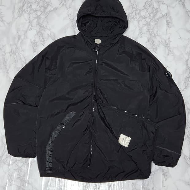 C.P. Company  플랫 나일론 바람막이 후드 자켓 두꺼움