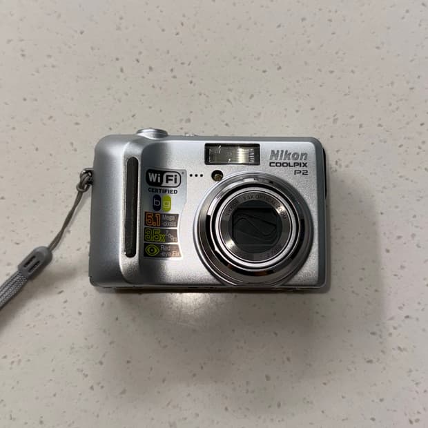 니콘 쿨픽스 p2