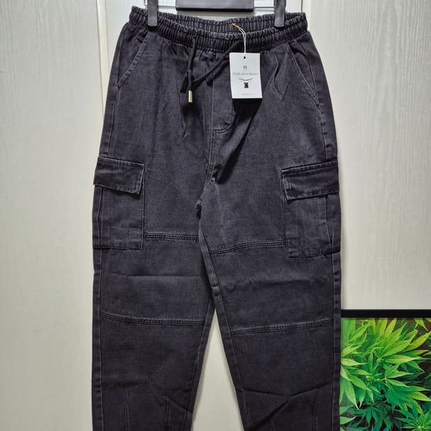 (세일)(새상품)워싱 데님 카고 조거 팬츠. 블랙