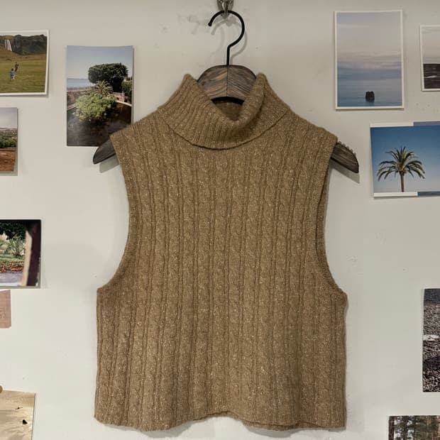 울 실크 꽈배기 폴라 조끼