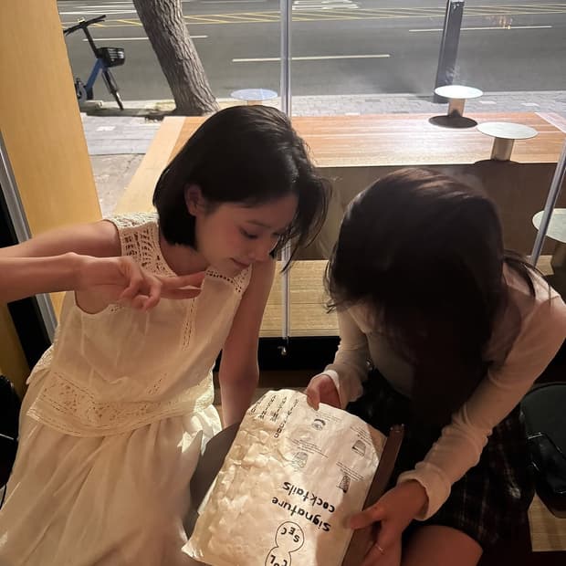 이주미 착용 크로쉐 나시 블라우스