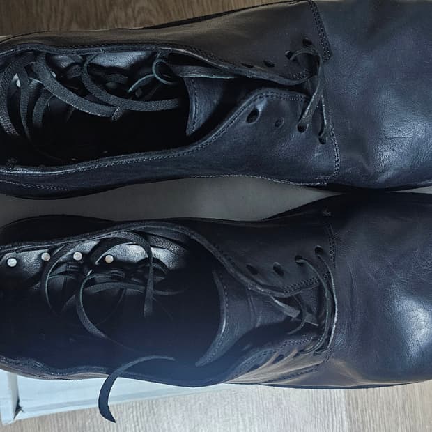 43.5)구이디 992X 홀스 풀 그레인 레더 더비 블랙