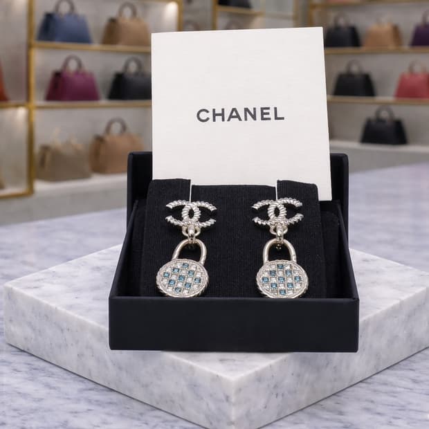 [A급] 샤넬 트위스트 CC로고 드롭 이어링 판매합니다!!!