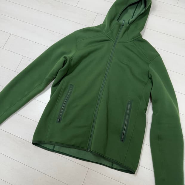 아크테릭스 카이어나이트 후디 M 사이즈   상태 9.5/10  사진 찍고