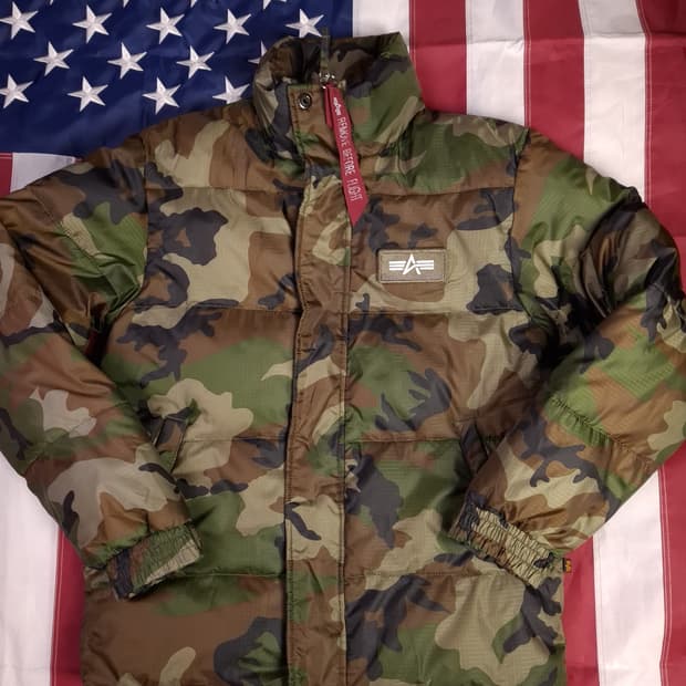 새제품 오리지날 일본판 알파사 카모 다운 패당