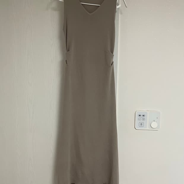 베이지 브이넥 롱원피스 