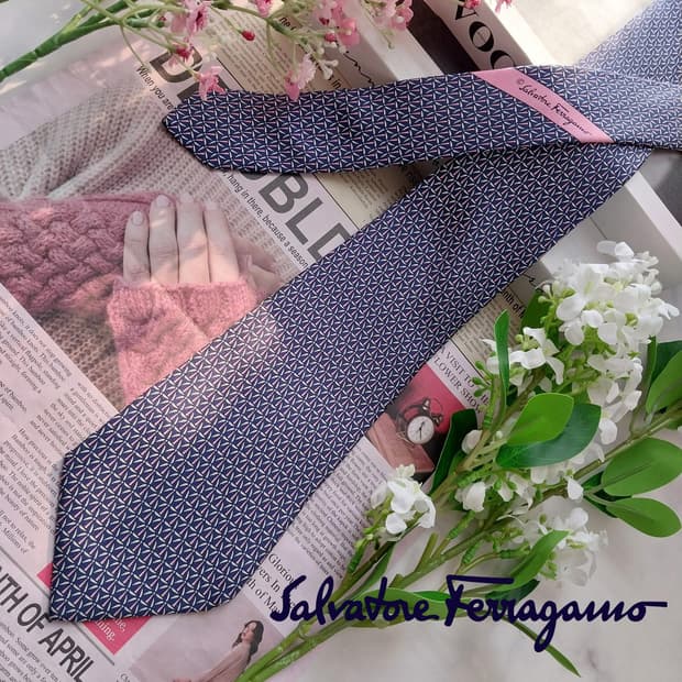 페라가모 실크 네이비 바람개비 패턴 넥타이 8.9cm A+등급 K1704