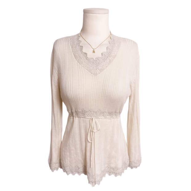 일본 히메갸루 딱붙 브이넥 골지 레이스 디테일 리본 포인트 긴팔티 