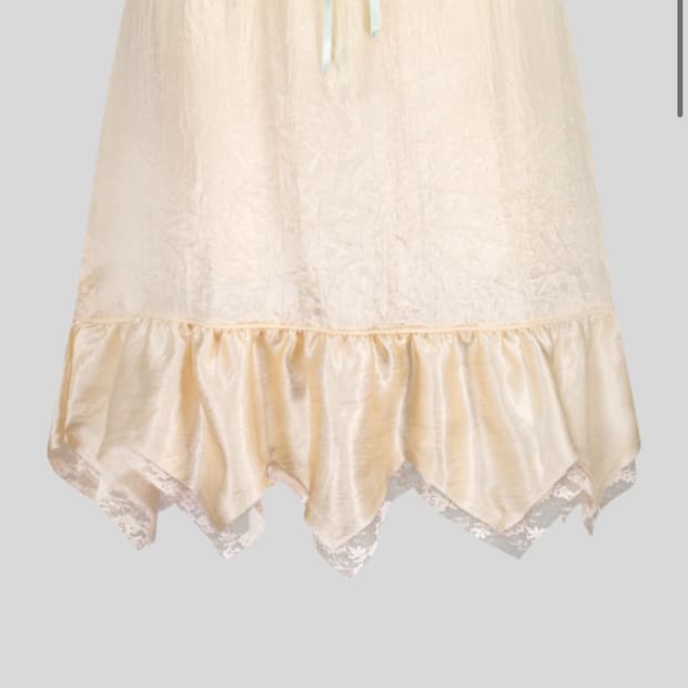 (삽니다) 샵페어리 래틴 미디 스커트 피치색상 구해요ㅠㅠ