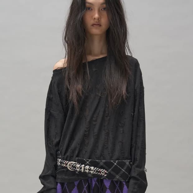 솜속 SOMSOC 오프숄더 니트 devon destroyed knit