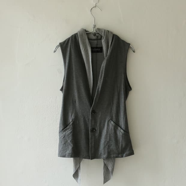 토네이도 마트 니트 베스트  