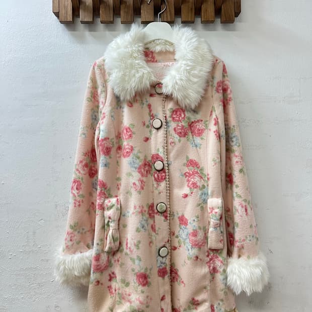 드라이완료 극희귀매물 핑크 리즈리사 플라워 핑크 퍼 카라 레이스 코트