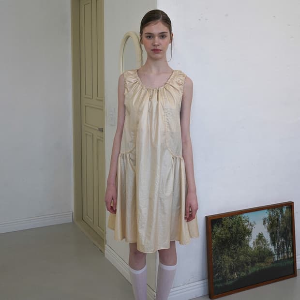 ye-d SHIRRING DOUBLE STITCH DRESS