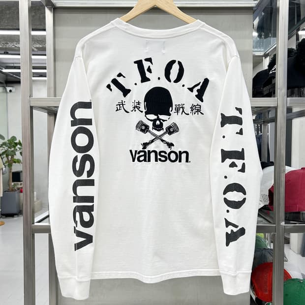 밴슨 TFOA 본 그래픽 화이트 롱슬리브 티셔츠