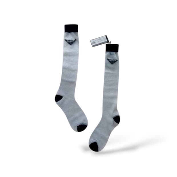 프라다 런웨이 로고 시어 니삭스