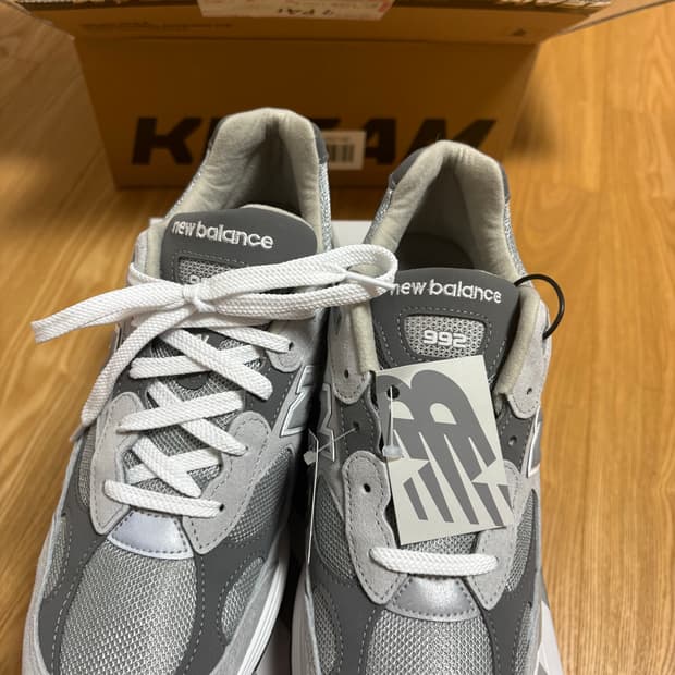 뉴발란스 992 실버 메탈릭 270