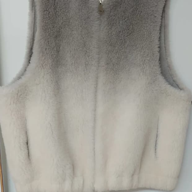 그라데이션 양털 조끼