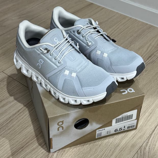 새상품 온러닝 클라우드 6 회색 운동화 235mm