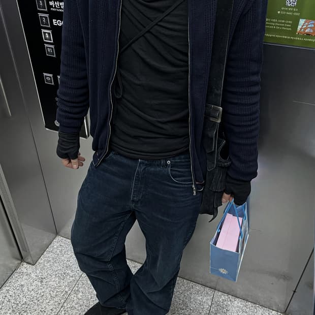 로베르토콜리나 펀칭디테일 v넥 니트집업