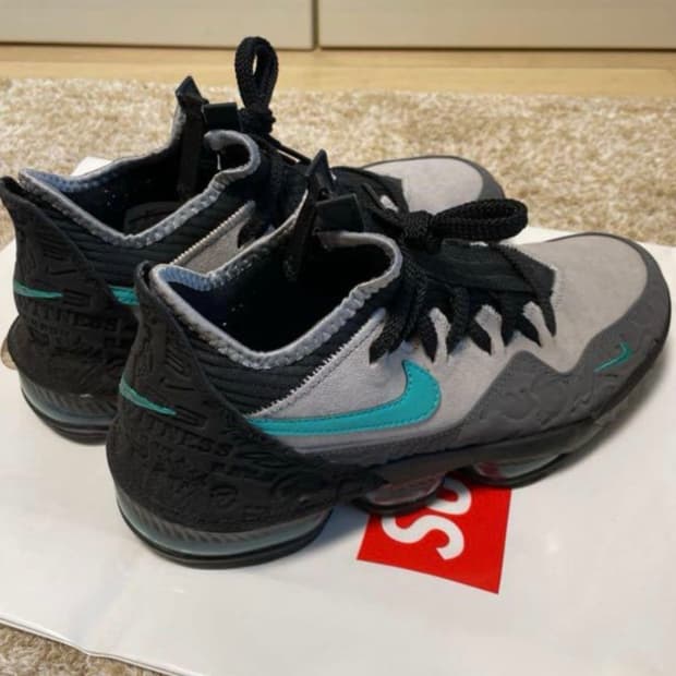 르브론 16 로우 아트모스 별주