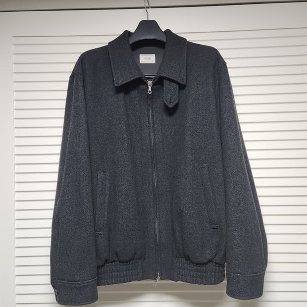 어나더오피스 볼륨 울 블루종_캐비어