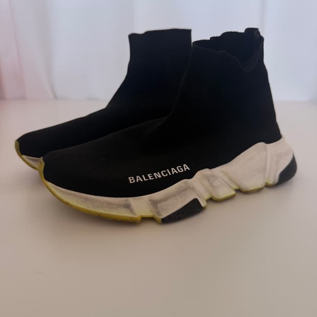  발렌시아가(Balenciaga)의 스피드 트레이너 235