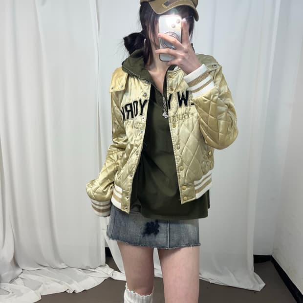 MLB 양키즈 00‘s 골드 퀄팅 점퍼