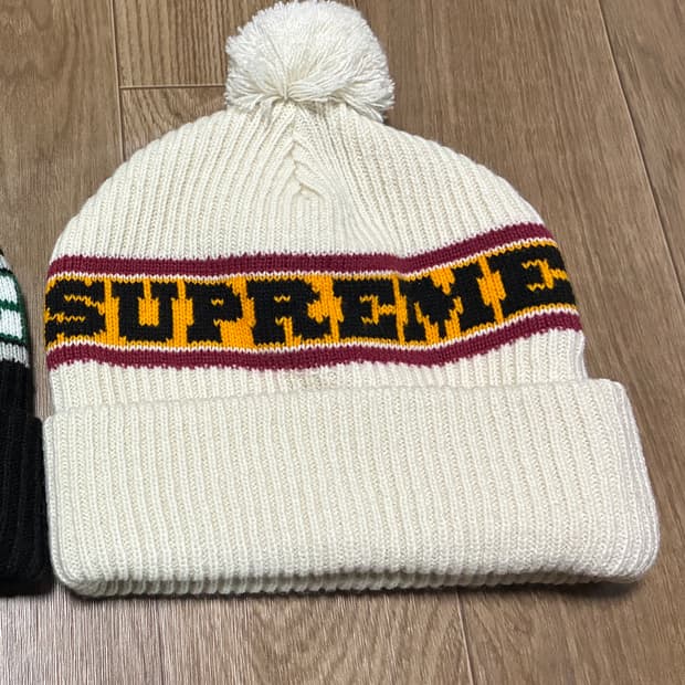 슈프림 빅 스트라이프 방울 비니 화이트