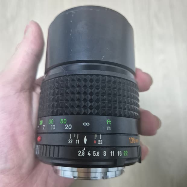 미놀타135mm f2.8렌즈 팔아요.