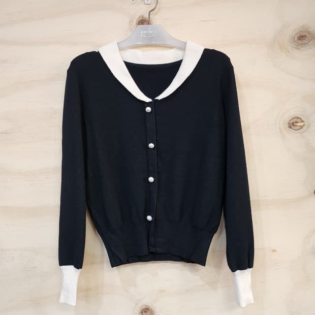 562) 진주 포인트 배색 니트