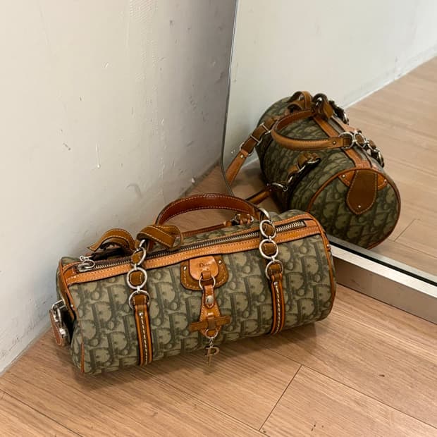 크리스찬 디올 트로터 로맨틱 배럴 핸드백